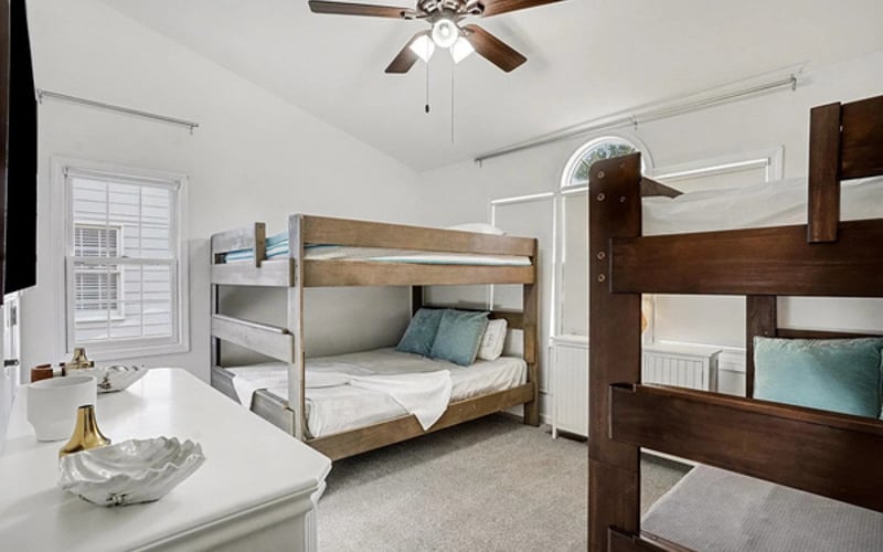 Kids' favorite: bunk room with twin and queen bunks — sleeps 6